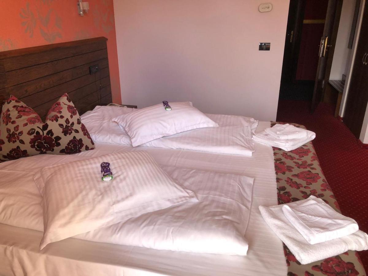 Hotel Aqua Thermal Spa Május 1. üdülő Kültér fotó
