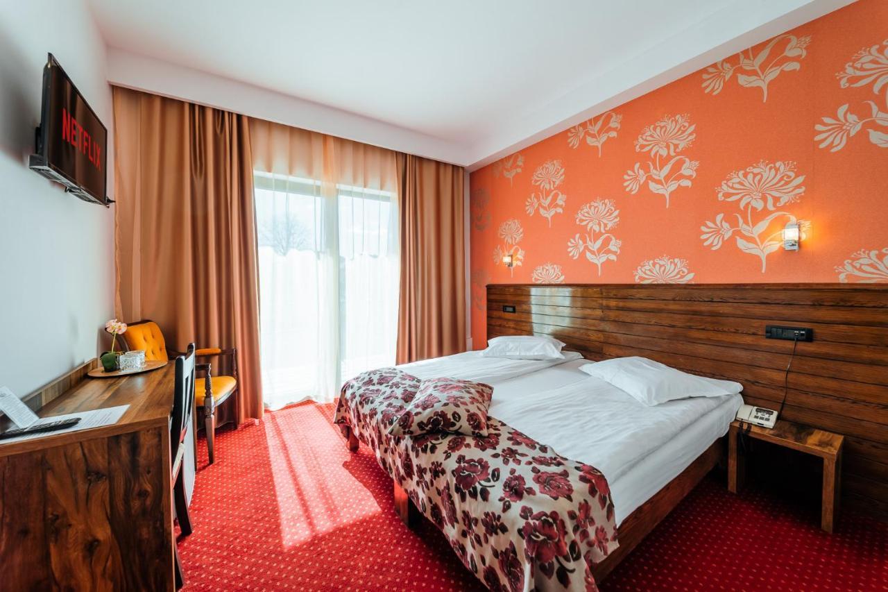 Hotel Aqua Thermal Spa Május 1. üdülő Kültér fotó